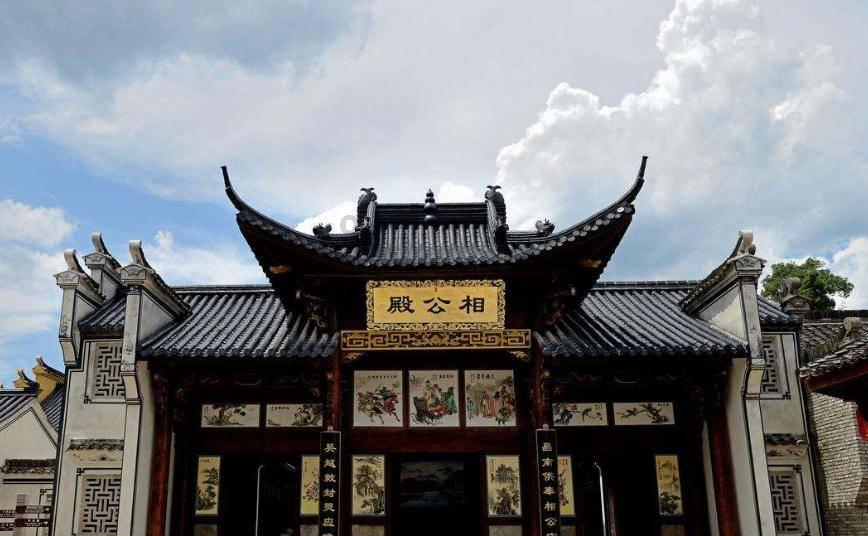 瑞金市城北社区：辰龙送瑞 春联传福